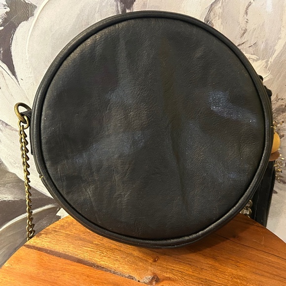 Black Fashionable Round Circle Bag, Crossbody with Tassel Detail - Picture 3 of 5